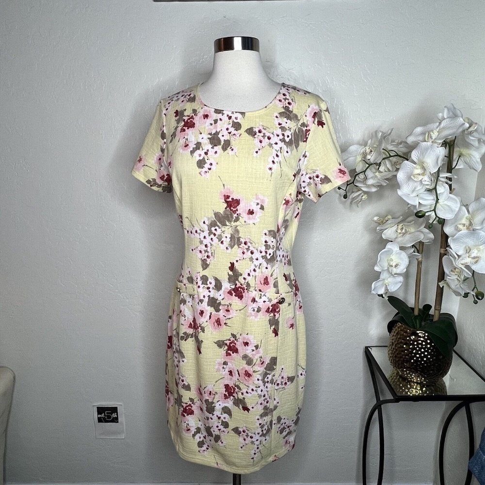 en focus studio floral shift dress in yellow 10